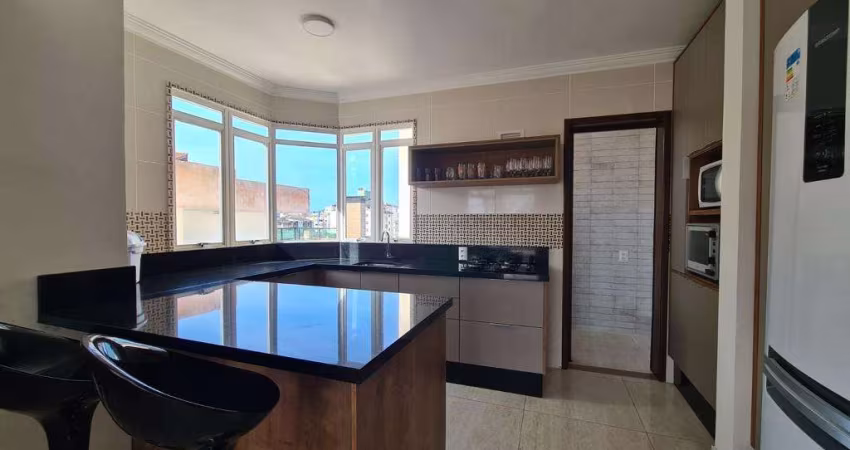 Cobertura mobiliada a 2 quadras da praia – Canasvieiras com escritura