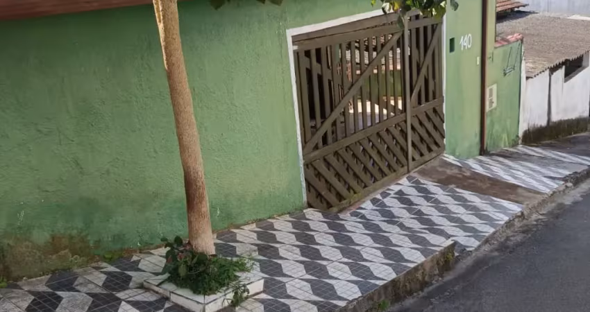 Vendo  centro de pedro de toledo - sp - 02 dor. próximo ao comércio.