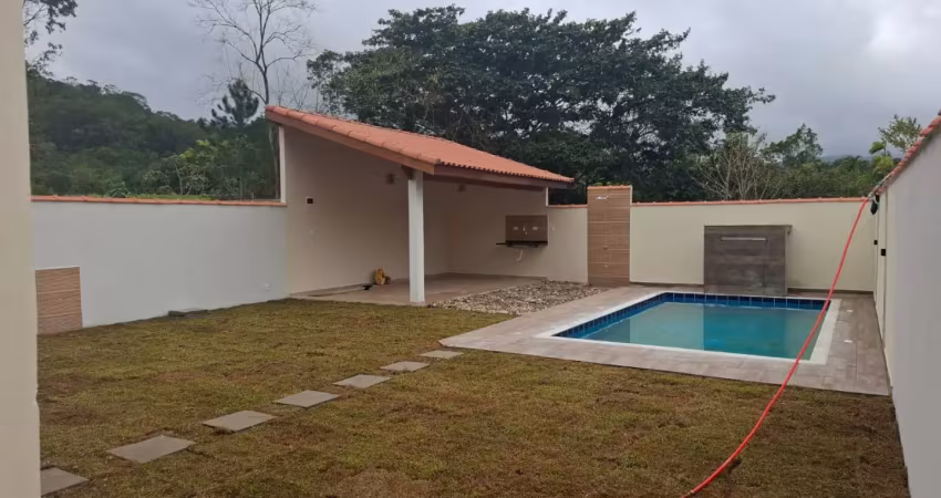 Casa nova a venda em pedro de toledo, excelente lugar, vale a pena.