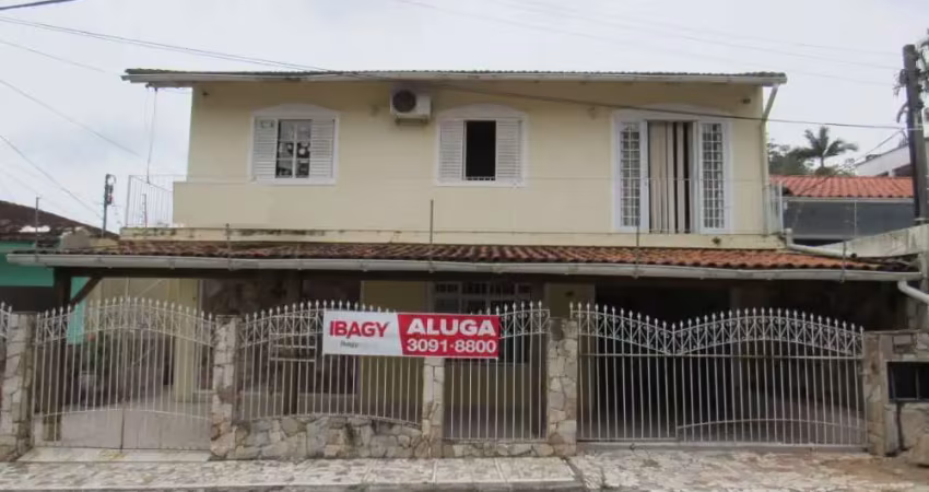 Excelente casa 5 dormitório(s) em trindade - florianópolis