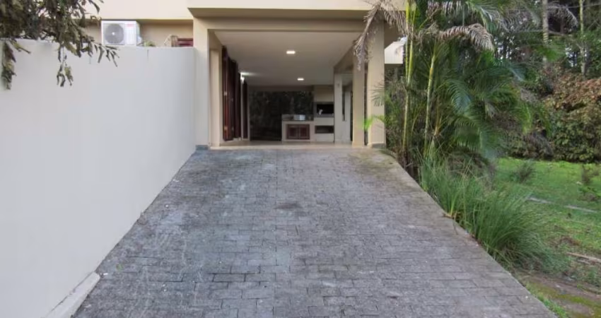 Casa com 3 quartos para alugar na Rua Ferreira Lima, 225, Campeche, Florianópolis