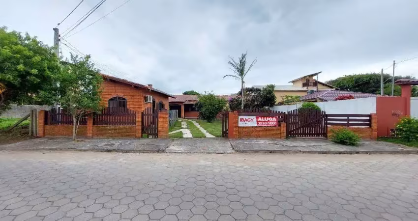 Casa com 3 quartos para alugar na Rua José João Vieira, 463, Campeche, Florianópolis