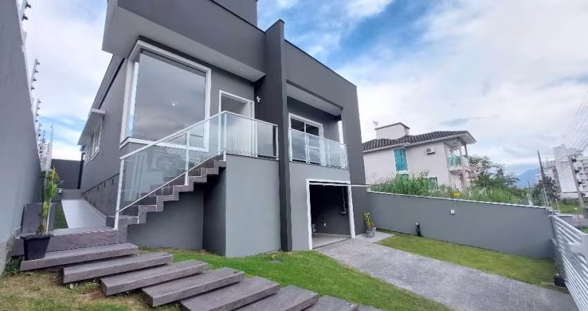 Casa com 3 quartos para alugar na Rua Arandú, 104, Pedra Branca, Palhoça