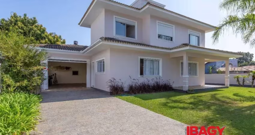 Casa com 3 quartos para alugar na Servidão Piloto, 263, Campeche, Florianópolis