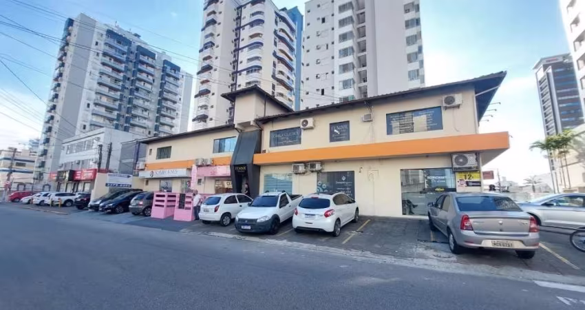 Sala comercial com 3 salas para alugar na Avenida Presidente Nereu Ramos, 851, Campinas, São José