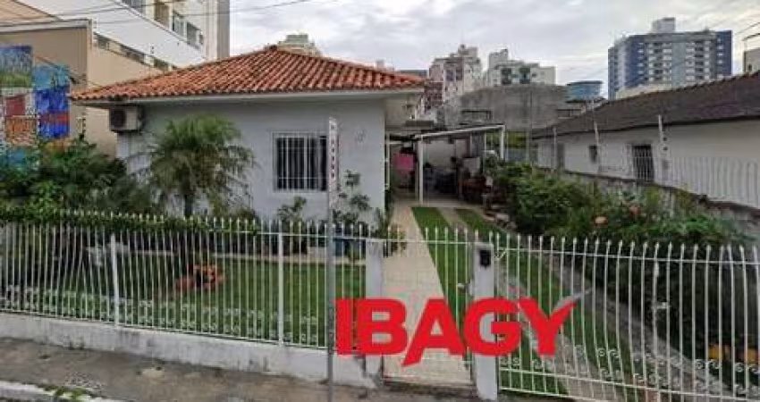 Casa com 2 quartos para alugar na Rua Frei Hilário, 101, Campinas, São José