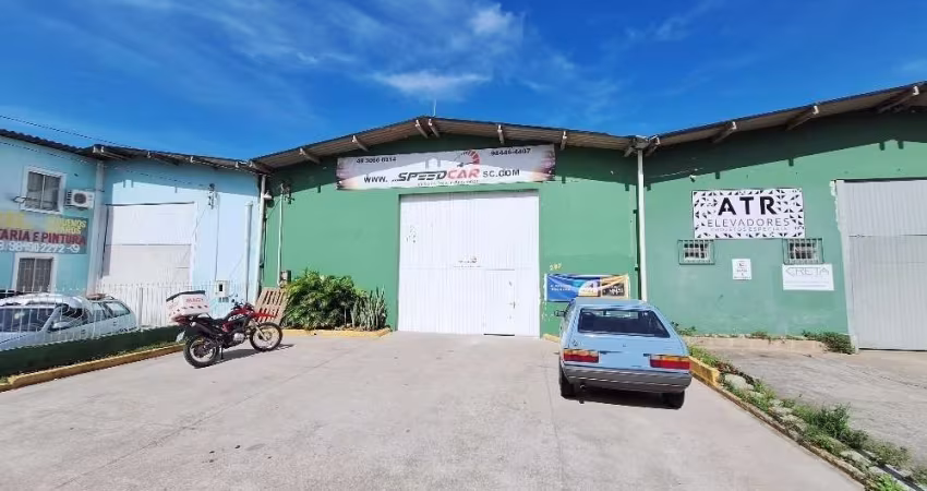 Barracão / Galpão / Depósito com 3 salas para alugar na Salvador Marcos da Silveira, 297, Ponte do Imaruim, Palhoça
