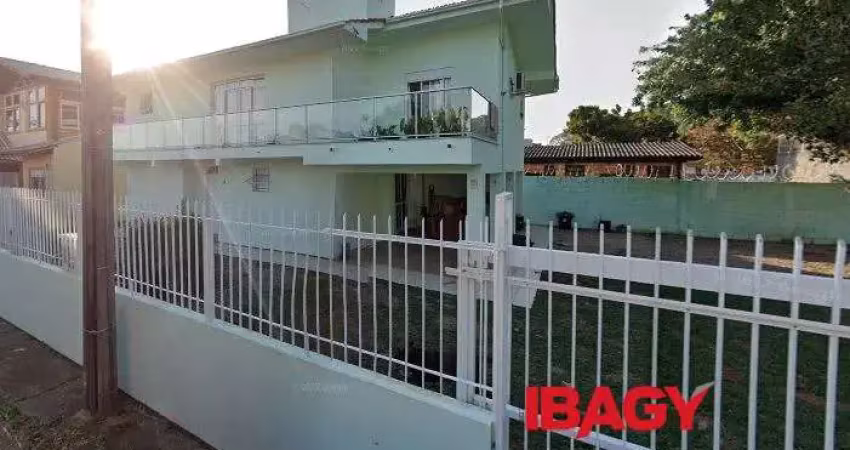Excelente casa 4 dormitório(s) em cachoeira do bom jesus - florianópolis