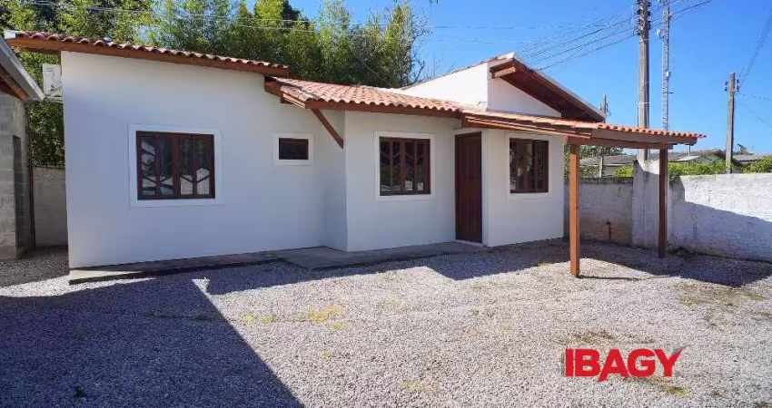 Excelente casa 2 dormitório(s) em são joão do rio vermelho - florianópolis