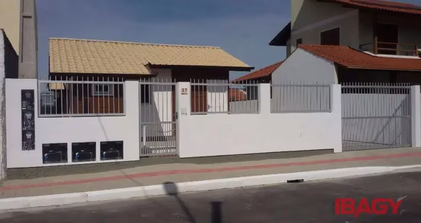 Excelente casa 2 dormitório(s) em carianos - florianópolis