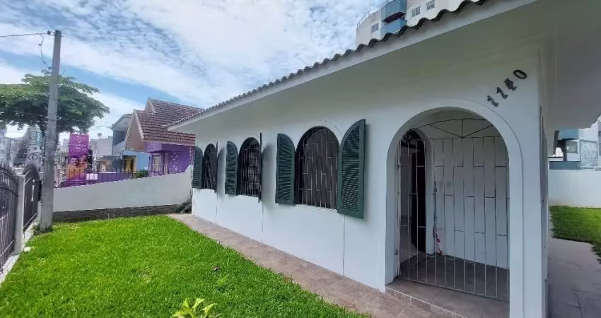 Casa com 3 quartos para alugar na Rua Adhemar da Silva, 1140, Kobrasol, São José