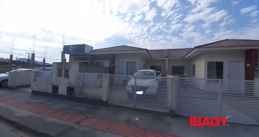 Excelente casa 2 dormitório(s) em bela vista - palhoça