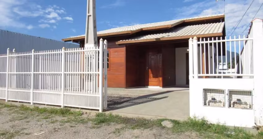 Casa com 2 quartos para alugar na Rua Adelina Julia de Campos, 453, Pachecos, Palhoça