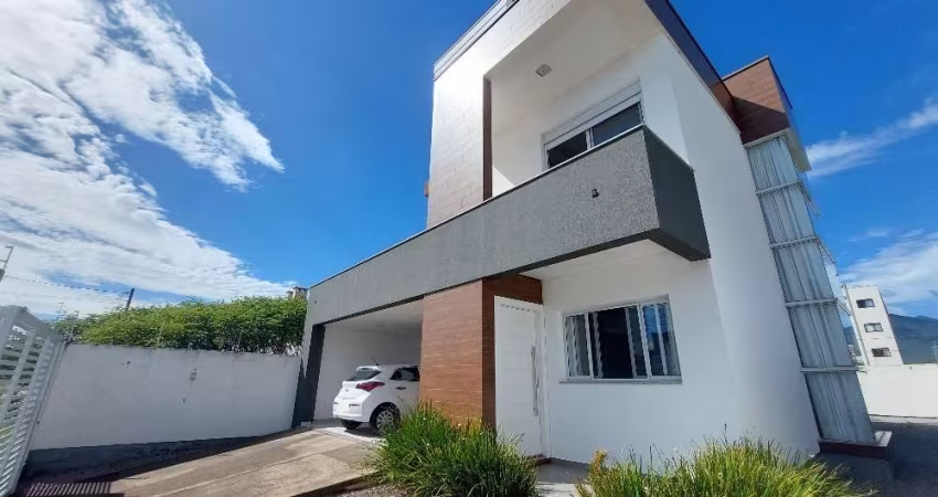 Casa com 3 quartos para alugar na Felisberto Francisco Cardoso, 00, Nova Palhoça, Palhoça