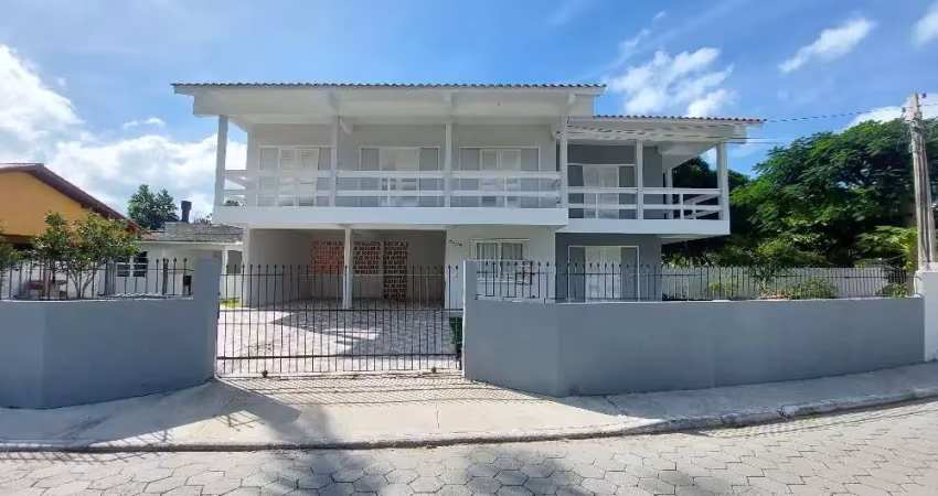 Casa com 3 quartos para alugar na Estrada Rozália Paulina Ferreira, 5125, Armação do Pântano do Sul, Florianópolis