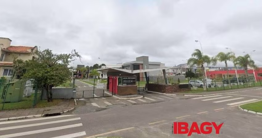 Casa em condomínio fechado com 3 quartos para alugar na Avenida Red Park, 784, São João do Rio Vermelho, Florianópolis