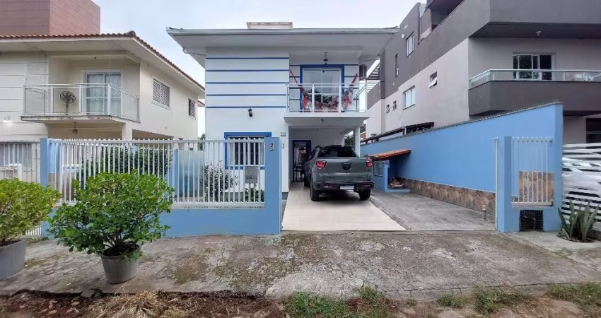 Casa com 3 quartos para alugar na Servidão Tumbérgia Azul, 2, Campeche, Florianópolis