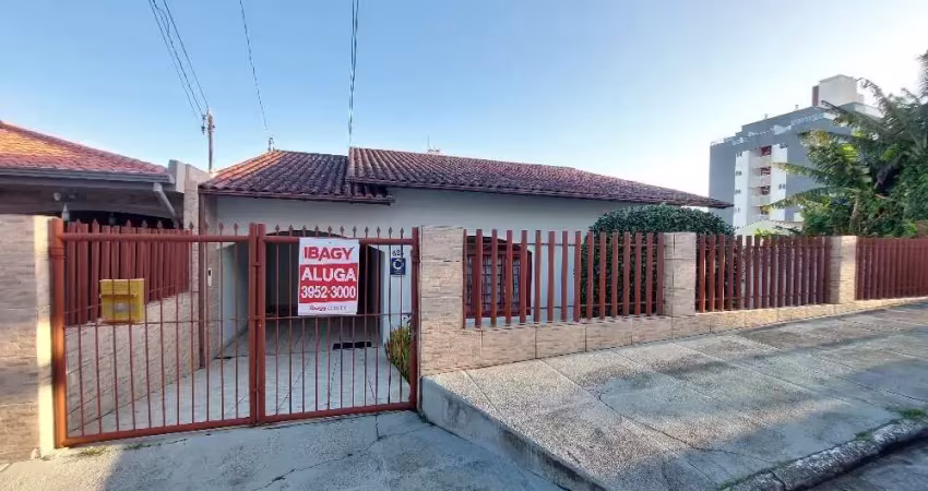 Casa com 5 quartos para alugar na Rua Alcino Manoel da Silva, 521, Praia Comprida, São José