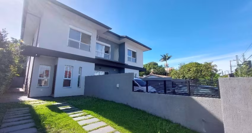 Casa com 3 quartos para alugar na Rua Huberto Rohden, 373, Campeche, Florianópolis