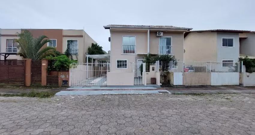 Casa com 2 quartos para alugar na Rua Bacupari, 231, Campeche, Florianópolis
