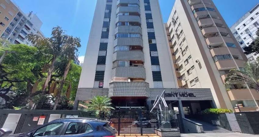 Apartamento com 3 quartos para alugar na Rua Esteves Júnior, 522, Centro, Florianópolis