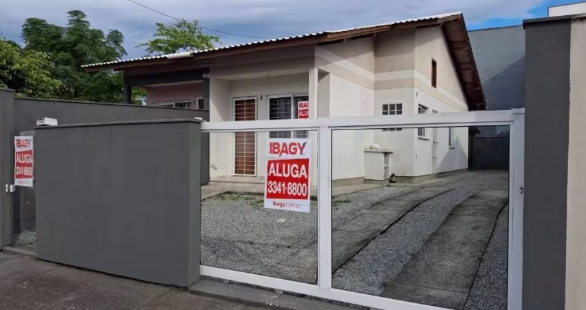 Casa com 2 quartos para alugar na Rua dos Lagos, 341, Aririu, Palhoça