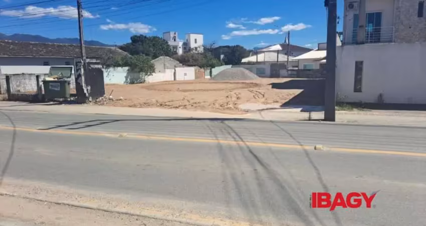 Terreno comercial para alugar na Avenida Bom Jesus de Nazaré, 662, Aririu, Palhoça