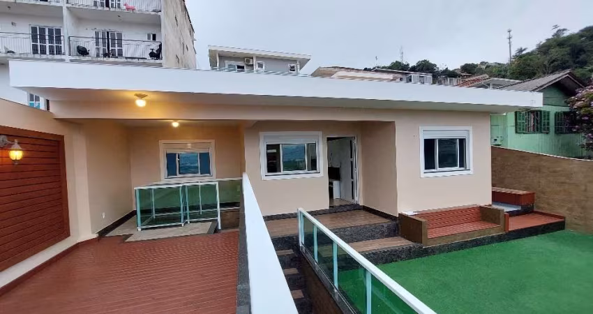 Casa com 3 quartos para alugar na Sebastiana F. de Souza, 600, Fazenda Santo Antônio, São José