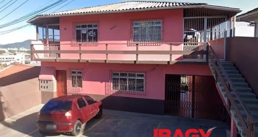 Kitnet / Stúdio para alugar na Rua Luiz Fagundes, 2600, Picadas do Sul, São José
