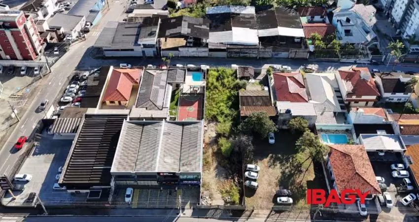 Terreno comercial para alugar na Rua João Amaral Rios, 71, Praia Comprida, São José