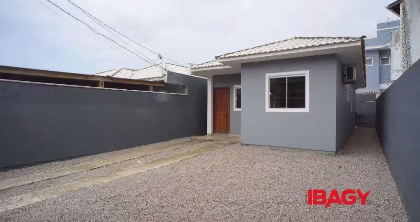 Excelente casa 3 dormitório(s) em são joão do rio vermelho - florianópolis