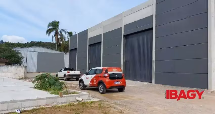Barracão / Galpão / Depósito para alugar na Rodovia Francisco Magno Vieira, 5066, Campeche, Florianópolis