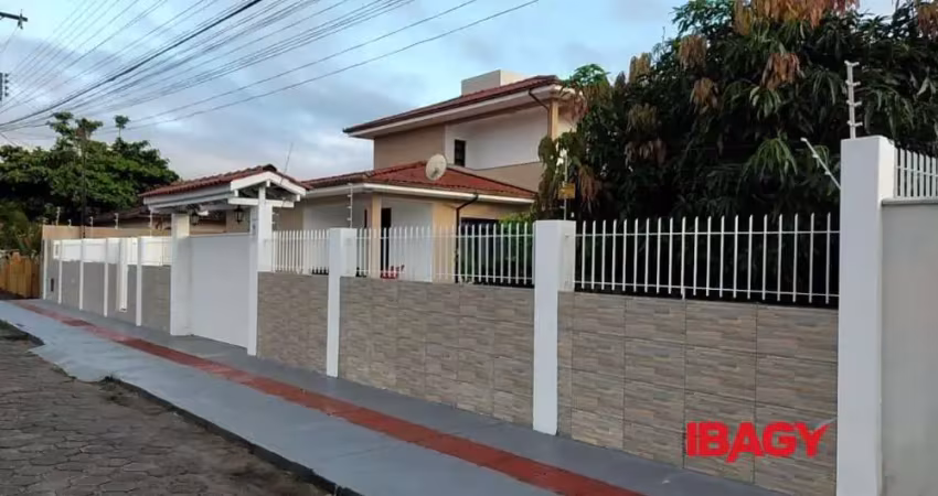 Excelente casa 4 dormitório(s) em campeche - florianópolis