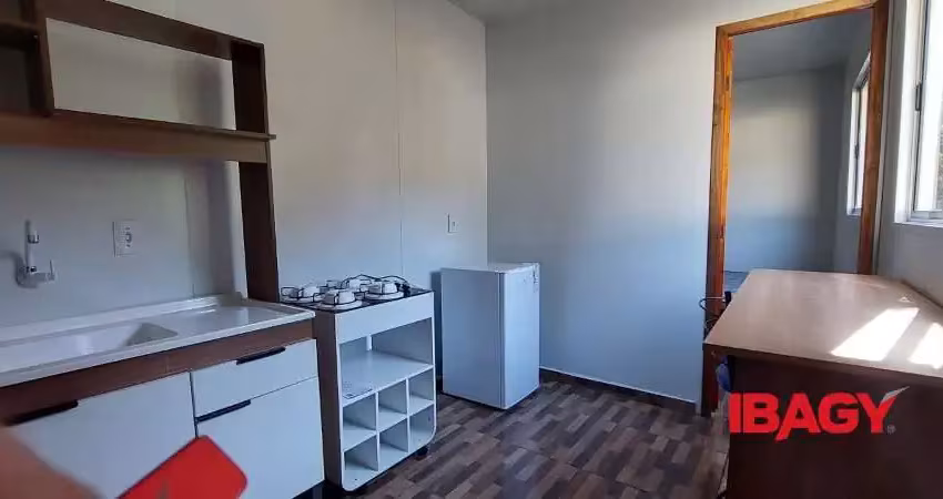 Kitnet / Stúdio para alugar na Prefeito Acácio Garibaldo San Thiago, 799, Lagoa da Conceição, Florianópolis