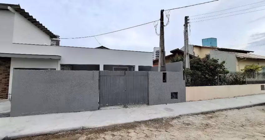 Casa com 2 quartos para alugar na Rua Salim Antônio Kair, 128, Centro, Biguaçu