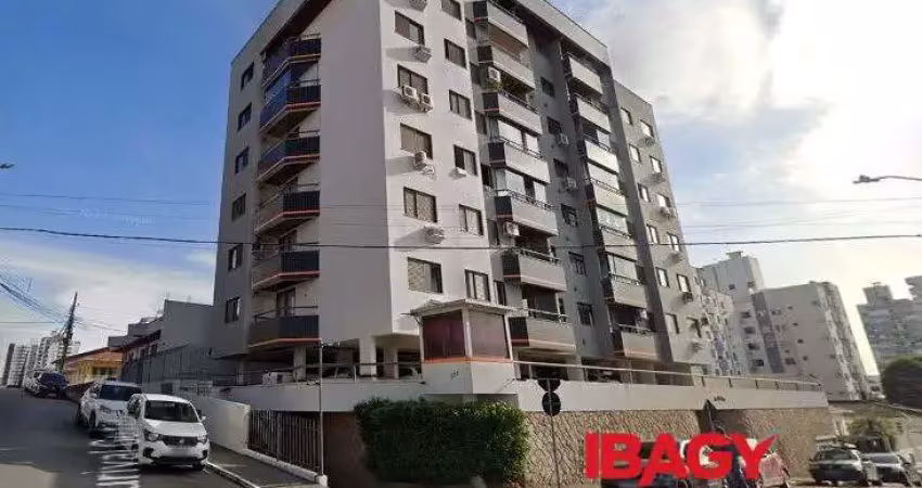 Apartamento com 3 quartos para alugar na Rua Manoel Loureiro, 356, Barreiros, São José