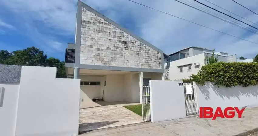 Excelente casa 3 dormitório(s) em campeche - florianópolis