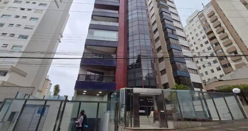 Apartamento com 4 quartos para alugar na Rua Duarte Schutel, 306, Centro, Florianópolis