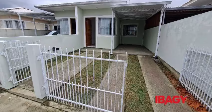 Casa com 2 quartos para alugar na Álamos, 91, Caminho Novo, Palhoça