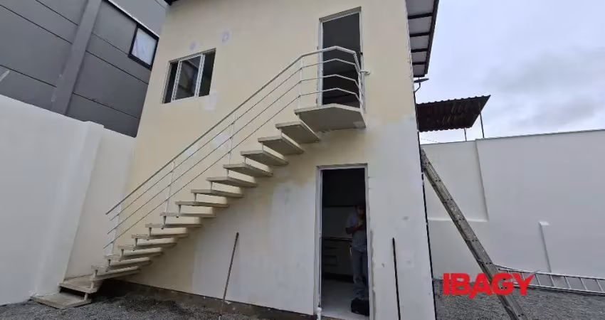 Excelente kitnet 0 dormitório(s) em jardim eldorado - palhoça