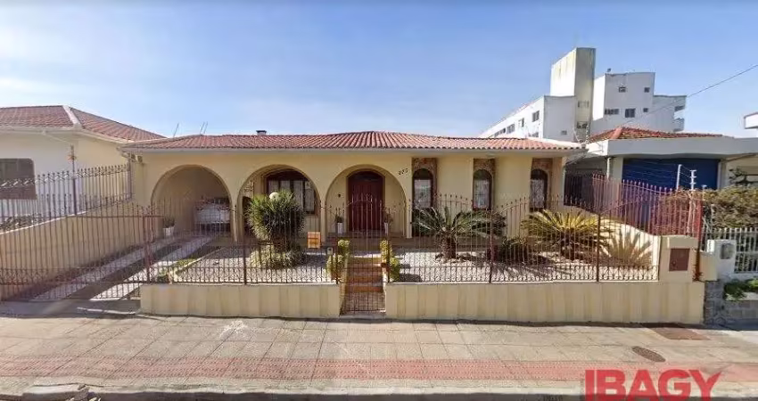 Casa com 3 quartos para alugar na Rua Celso Bayma, 439, Jardim Atlântico, Florianópolis