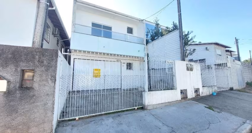 Casa com 2 quartos para alugar na Rua Tomáz Domingos da Silveira, 1448, São Sebastião, Palhoça