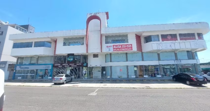 Sala comercial com 3 salas para alugar na Avenida Leoberto Leal, 1205, Barreiros, São José