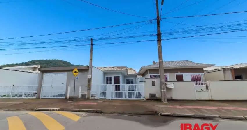 Excelente casa 2 dormitório(s) em bela vista - palhoça