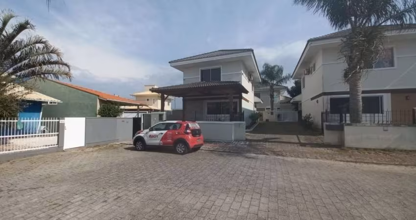Casa com 3 quartos para alugar na Rua Azálea Rosa, 72, Campeche, Florianópolis