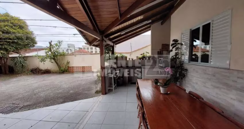 Casa à venda no bairro Trindade em Florianópolis