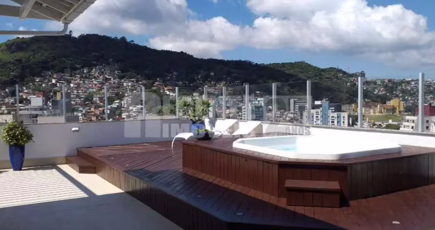 Cobertura à venda no bairro Centro em Florianópolis