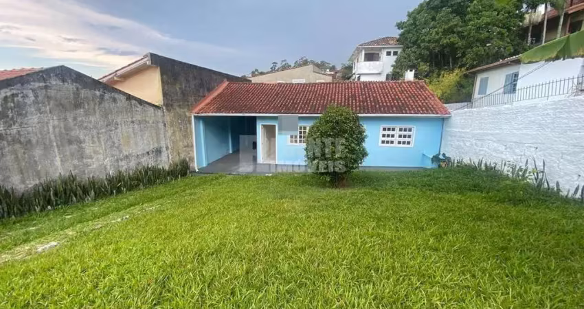 Ótima casa com 2 dormitórios no bairro Trindade!
