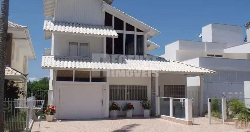 Excelente casa 03 dormitórios em São José
