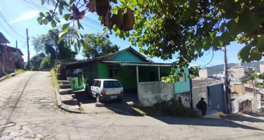 Casa à venda no bairro Trindade em Florianópolis
